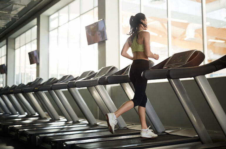 young-woman-running-treadmill
